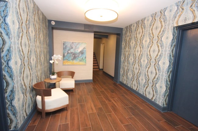 Primary Photo - Highland Manor