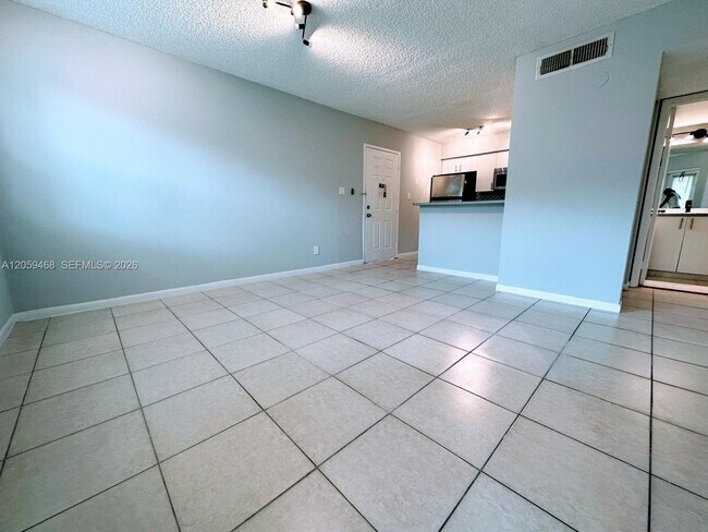 Building Photo - 540 S Park Rd