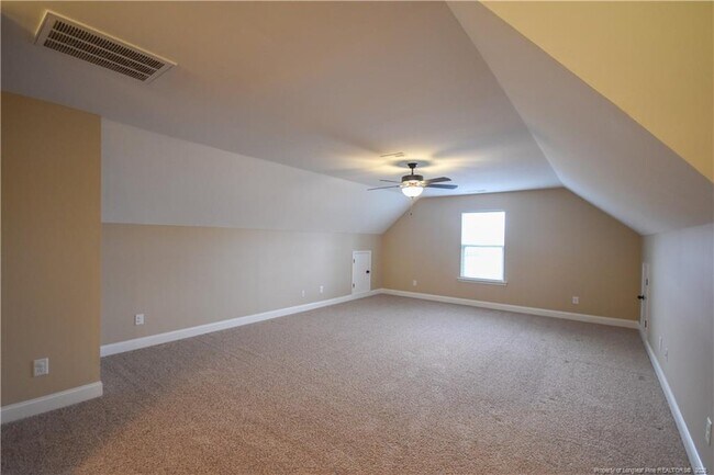 Building Photo - 124 Summer Creek Ln
