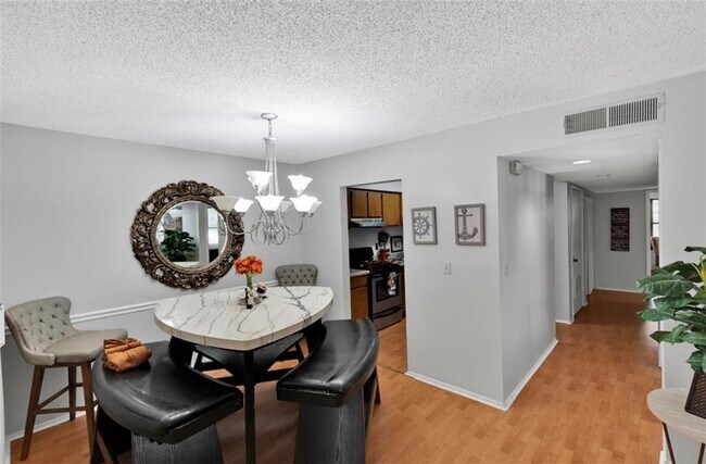 Building Photo - 2411 Huntingdon Chase