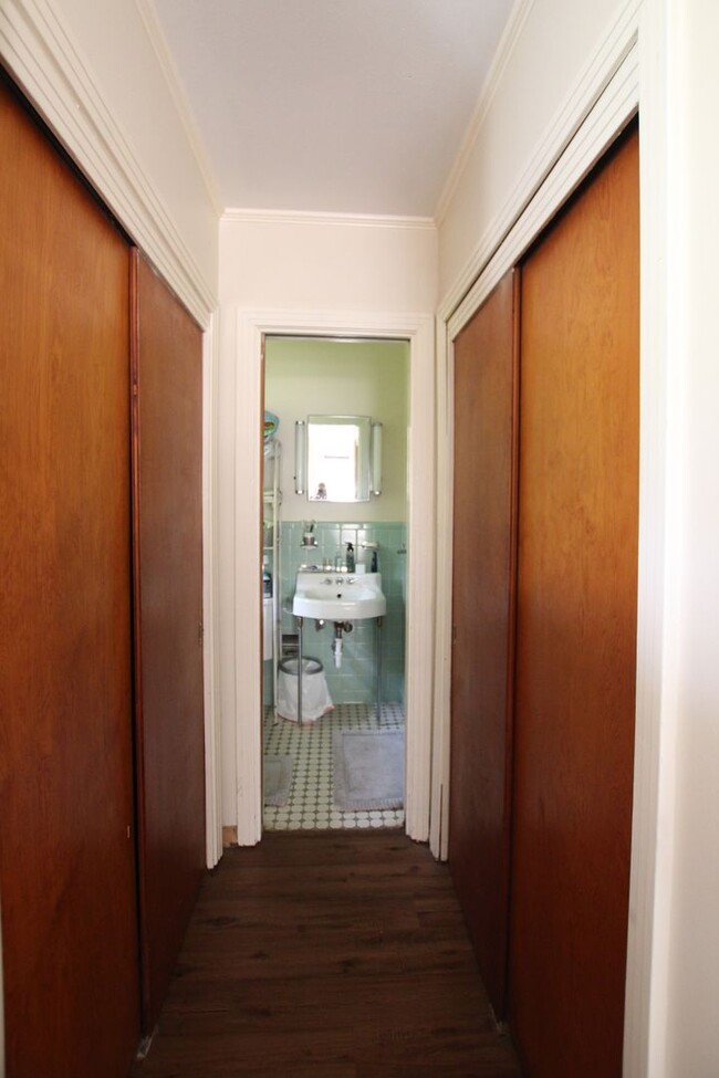 Building Photo - Spacious 4 Bedroom 2 Bath Home!