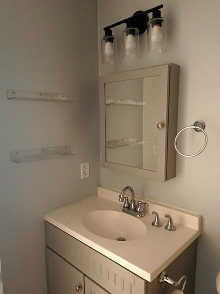 Building Photo - 3511 Irvington Ct