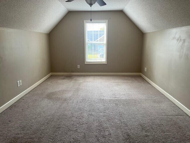 Building Photo - 650 Northview Dr