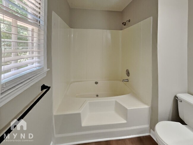 Building Photo - 258 Cove Rd