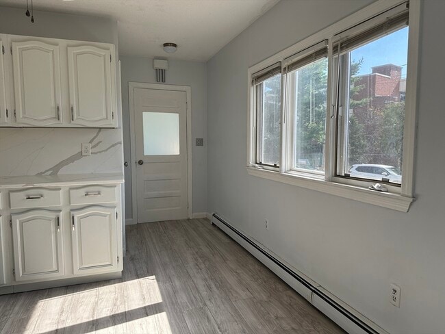 Building Photo - 376 Riverside Ave