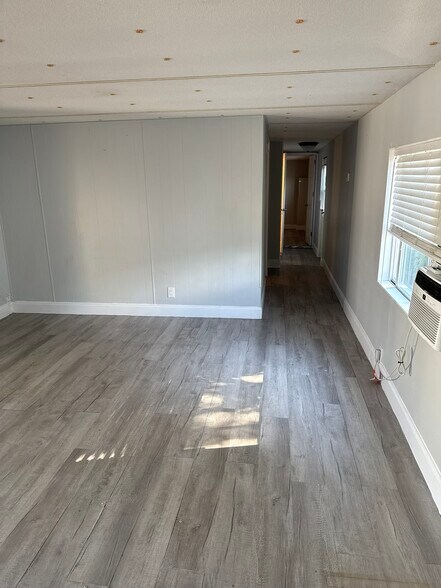 Building Photo - 27 Pine Ridge Dr