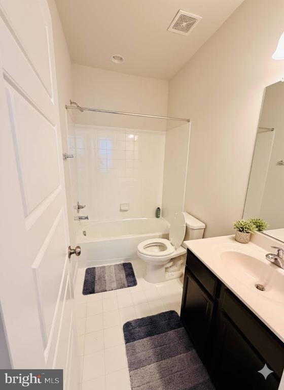 Building Photo - 3400 Landing Way