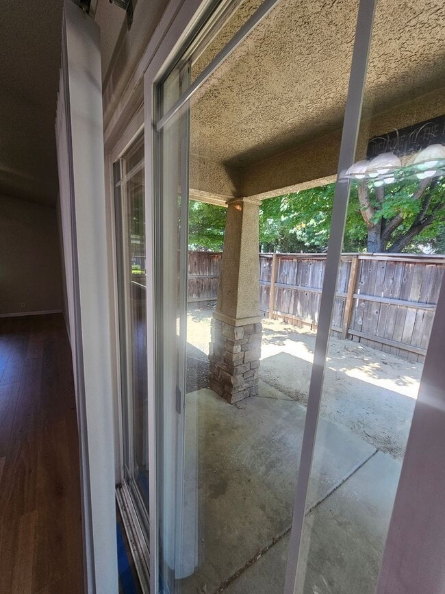 Building Photo - Spacious 3-Bed, 2-Bath Duplex with Private...