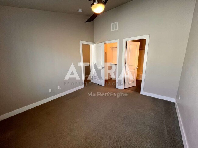 Building Photo - 7533 Vinci Pl