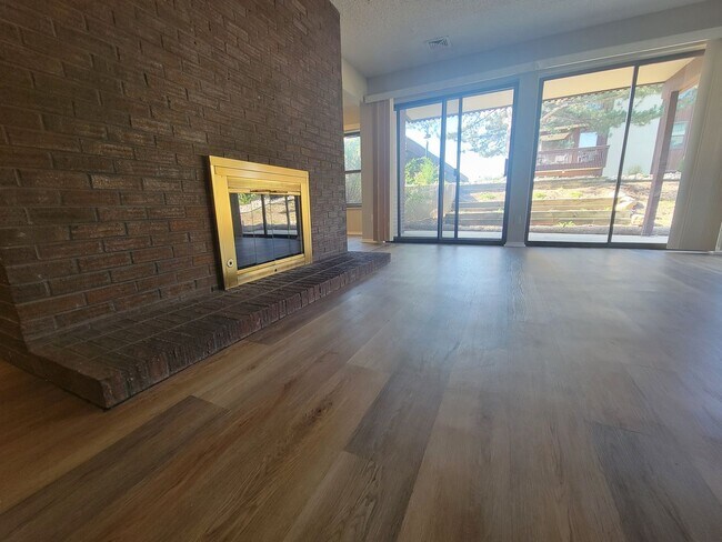 Building Photo - 500 Manhattan Dr