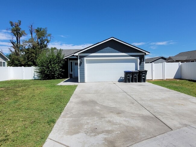 Primary Photo - House with Garage