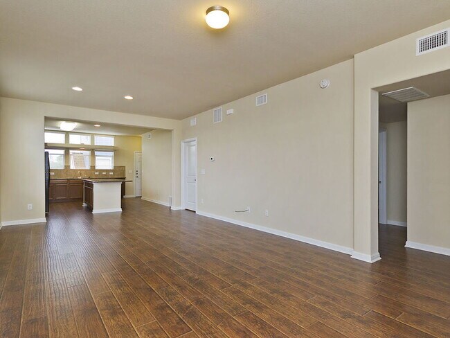 Building Photo - 335 Rachel St