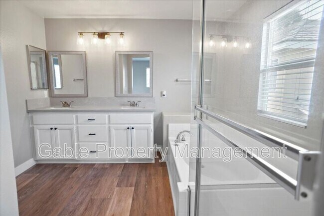 Building Photo - 24622 Montevista Cir