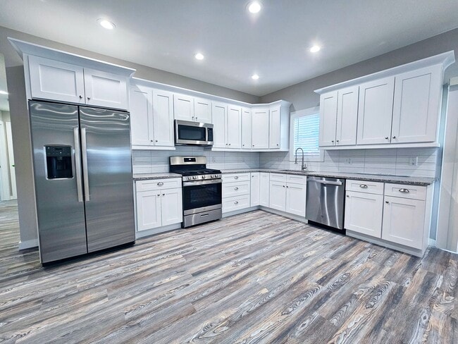 Building Photo - 3 Bed & 2 Full Bath Ranch Home in South Euclid for Rent!