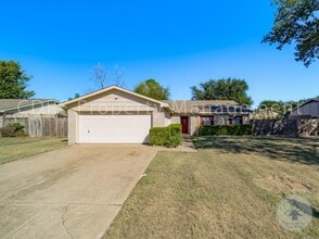 Building Photo - 1905 San Saba Ln