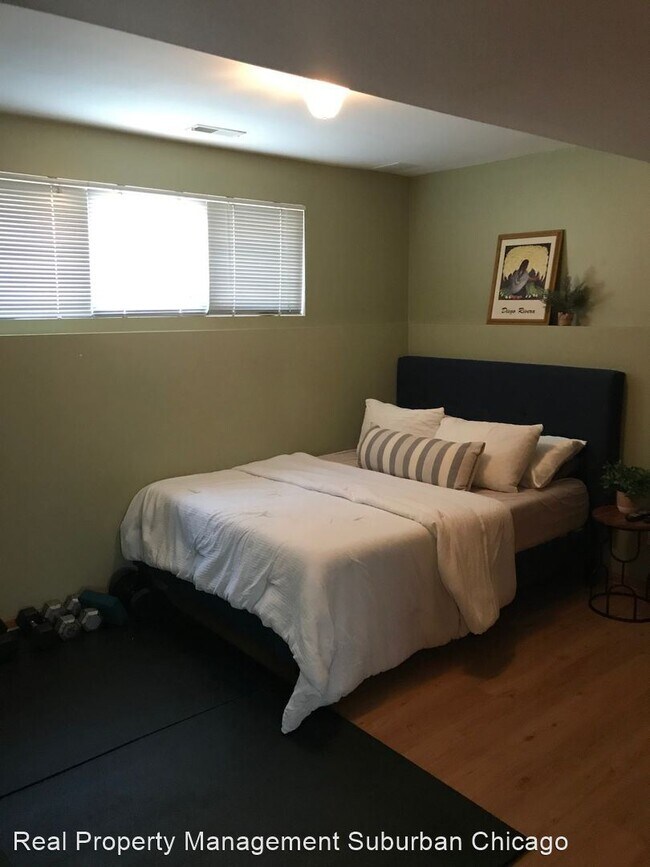 Building Photo - 4 br, 3 bath House - 5901 Burr Oak Avenue