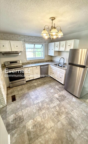 Building Photo - 2185 Cottontail Dr