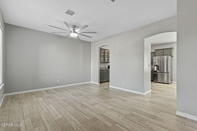 Building Photo - 2137 Shreya St