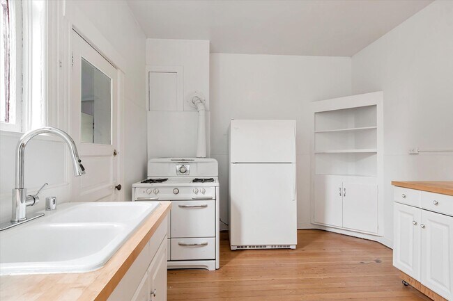 Building Photo - 1168 Church St