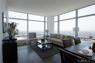 Building Photo - 900 W Olympic Blvd