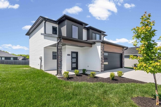 Building Photo - 3400 Naples Dr