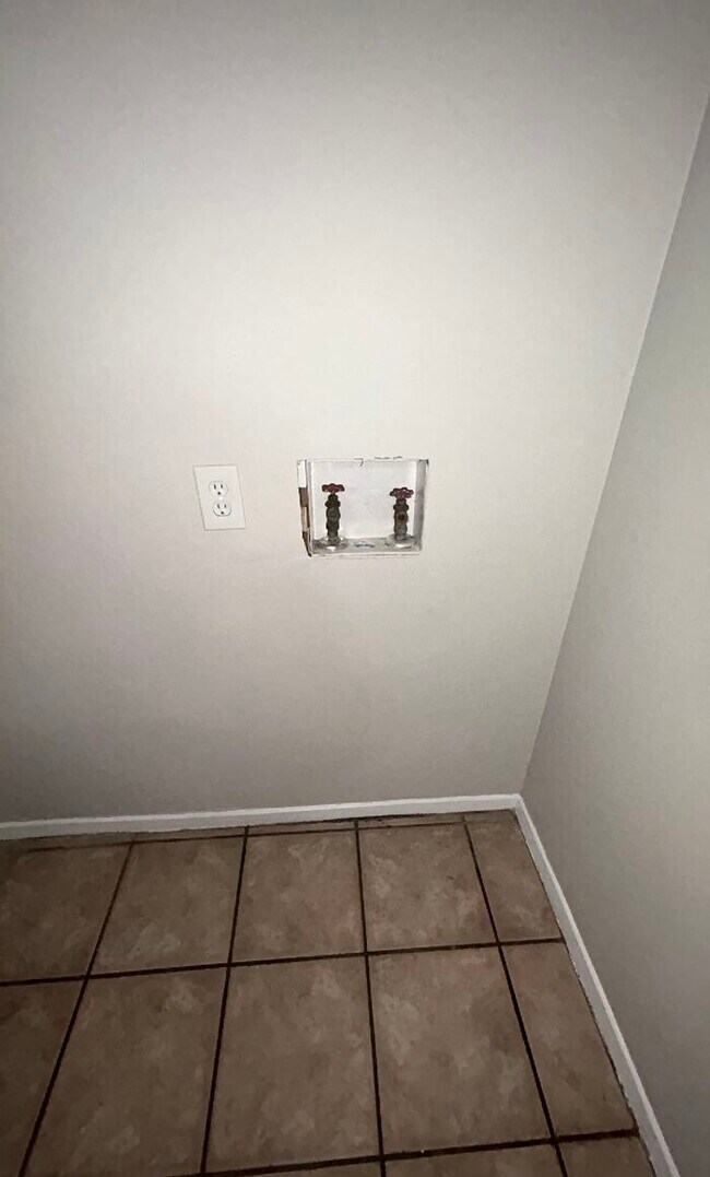 Building Photo - Limited Time Special Offer / 3 Bed/1.5 Bath Home with Carport / Pet-Friendly / Coming Soon!