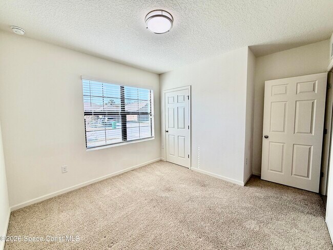 Building Photo - 388 Coyote Dr