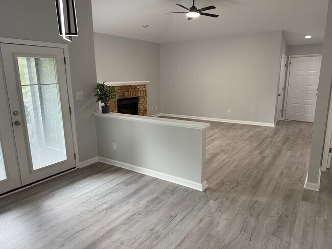 Building Photo - 5828 Harris Grove Ln