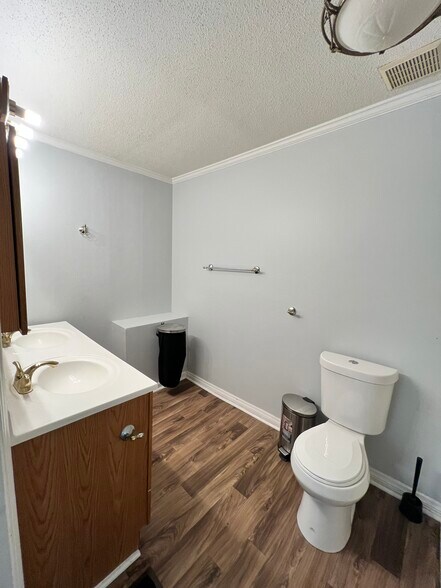 Bathroom - 1240 Shady Oak Trl