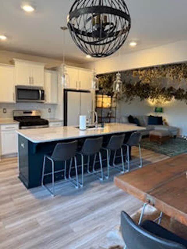 Building Photo - 3 Bed, 2.5 Bath Townhome Available in Greenville