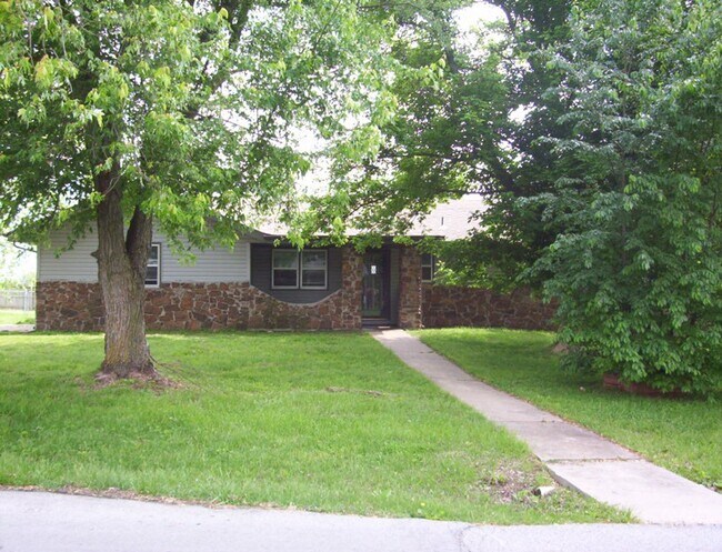 Primary Photo - Newly updated 3 bedroom house with fenced ...