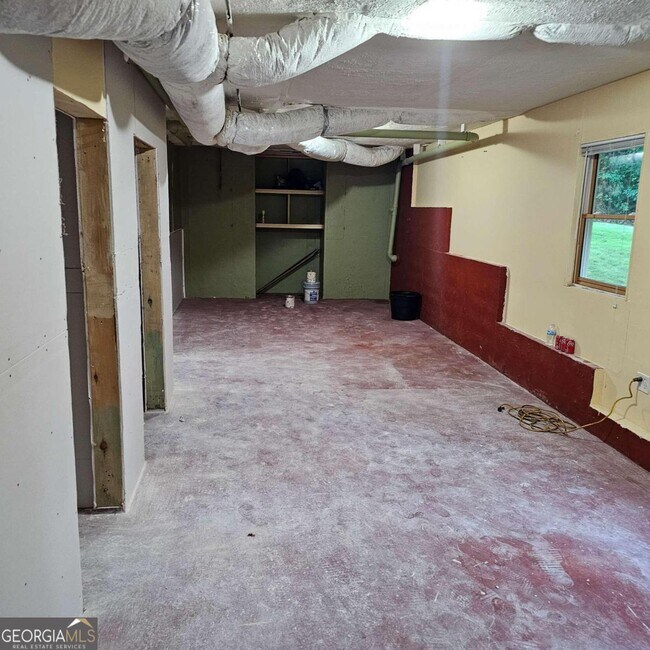 Building Photo - 6141 Long Shore Dr