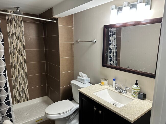 Building Photo - 9520 S Ridgeway Ave