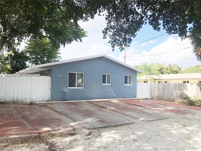 Building Photo - 1235 NE 3rd Ave