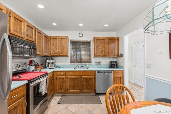 Building Photo - 702 Somerset Knoll