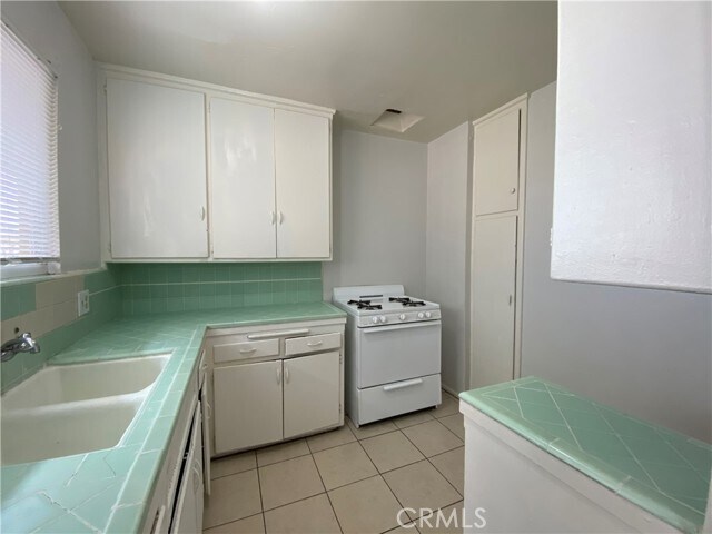 Building Photo - 516 E Lomita Ave