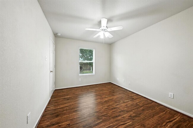 Building Photo - 3146 Madison Elm St