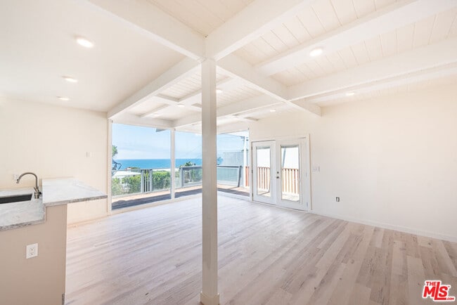Building Photo - 7275 Birdview Ave