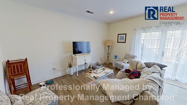 Building Photo - Adorable 2 BD Townhome with Private Patio