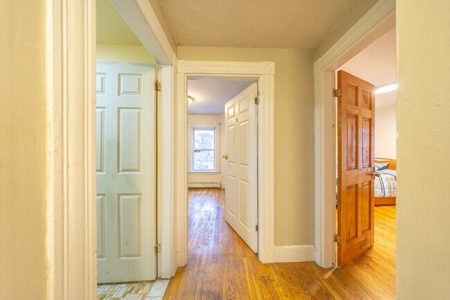 Building Photo - 31 Seattle St