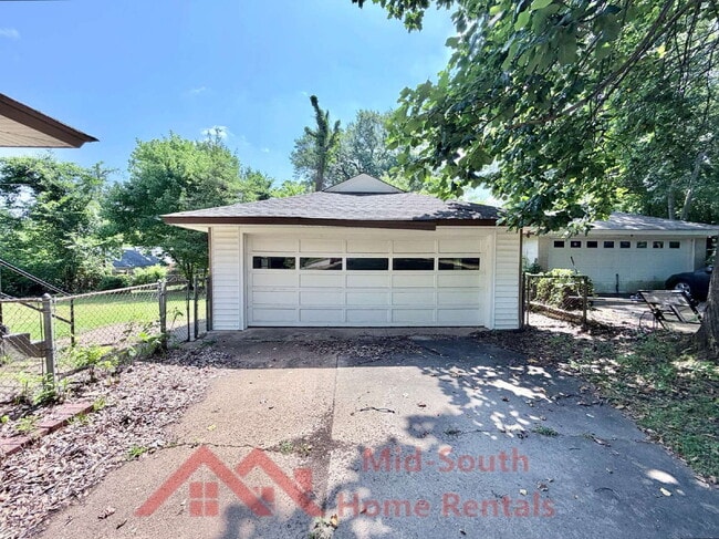 Building Photo - 3284 Parham St