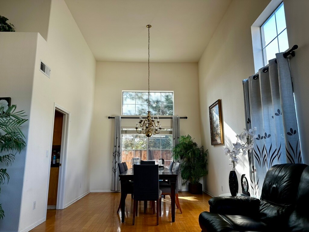 Building Photo - 41077 Pementel Ct