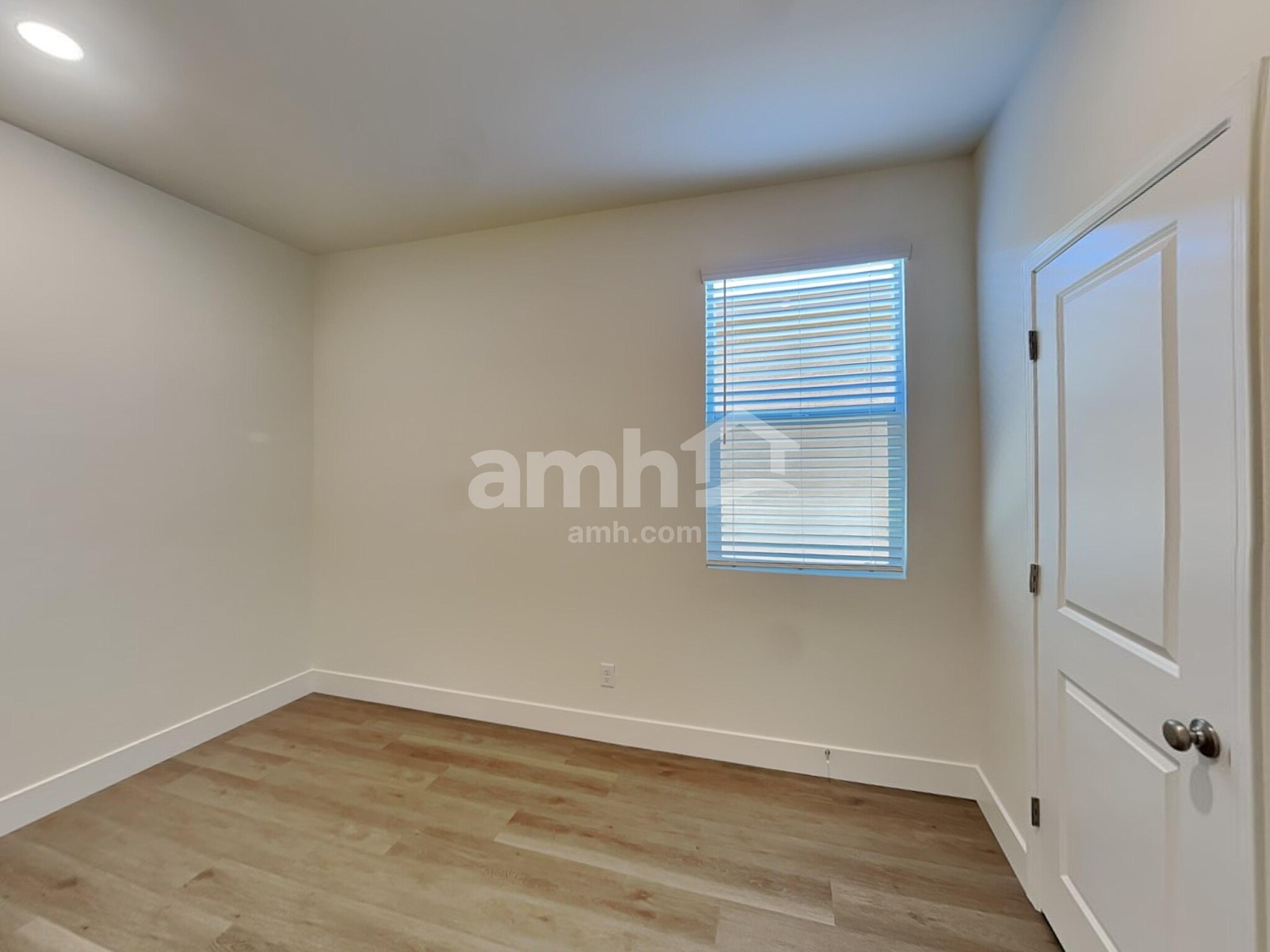 Building Photo - 850 English Primrose St