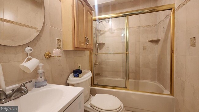 Building Photo - 6453 Springhouse Cir