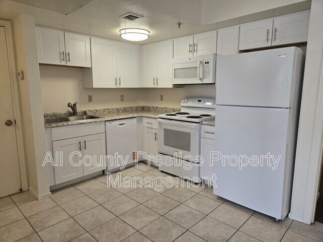 Building Photo - 16033 N 25th St