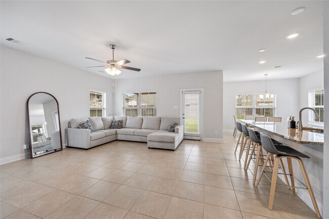 Building Photo - 32906 Ruthie Dean Dr