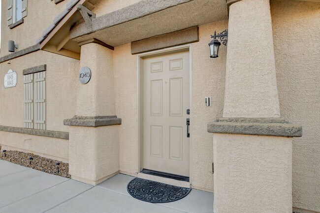 Building Photo - Stunning 3 Bed Home with Loft, Den & Upgraded Kitchen