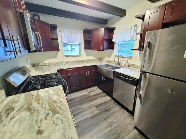 Building Photo - St. Petersburg Pool Home - 3 Bedroom 2 Bath