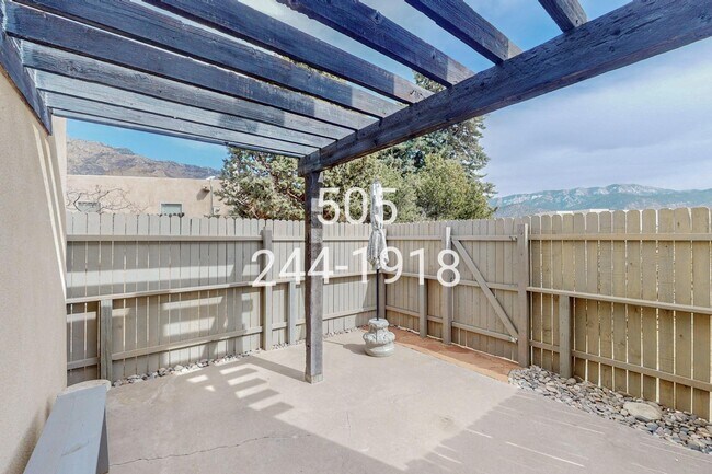 Building Photo - 876 Tramway Ln Ct NE