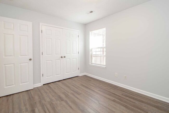 Building Photo - 1644-B Golf Club Lane